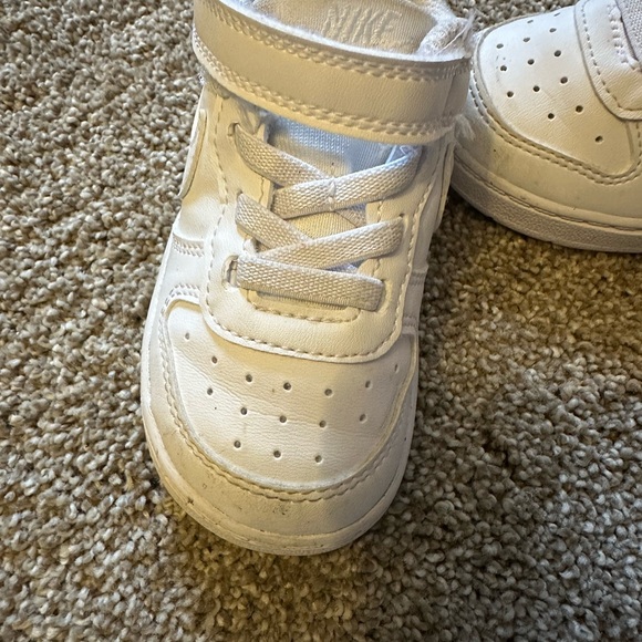 Nike White Kids Shoes - Picture 4 of 4